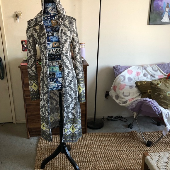 Adorable grey and white yellow patterned cardigan w/hood - Picture 1 of 12